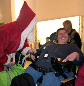 21_2016-12-10_vkmb-h_Weihtsfeier_Weihnachtsmann_Beschenkung_04.jpg